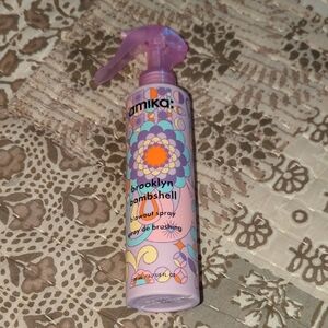 Amika Brooklyn Bombshell Spray